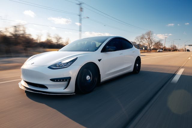 electric car runs out of charge on the road